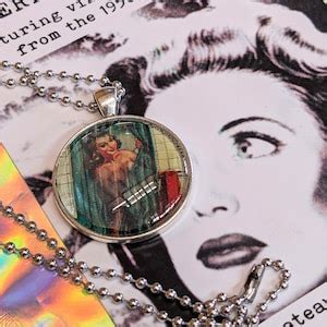 Vintage 1960s RARE Risque Sexy Nude Woman In Shower Lenticular Vari Vue Flicker Image Optical