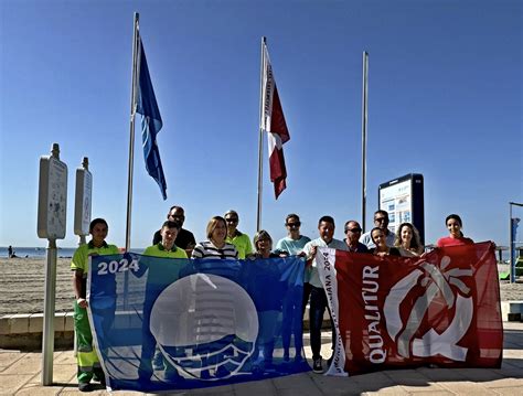 Ya Ondean En Las Playas De Santa Pola Las Cuatro Banderas Azules Y Las