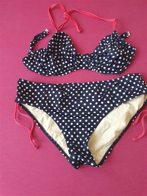 Sommer Bikini mit Pünktli Muster Grösse B Gebraucht in Niederurnen für CHF mit