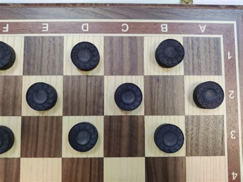 Купить Шашки подарочные 64 клетки из ореха и бука по цене 12 480 руб.