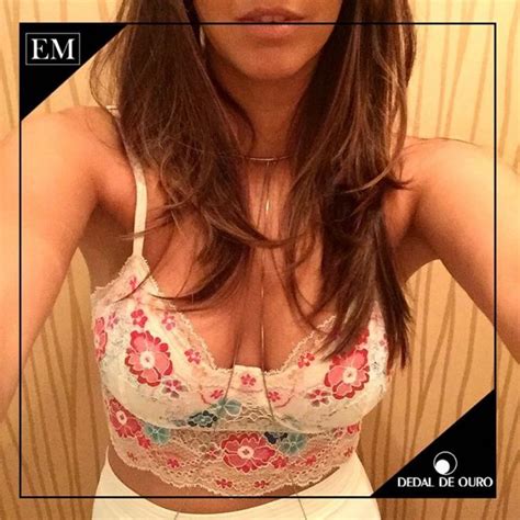 Close On Cleavage Porn Pic