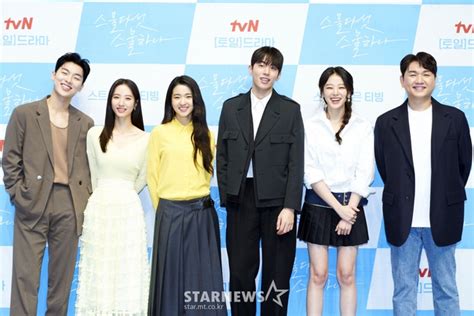 Dàn sao đổ bộ sự kiện hot đầu năm Nam Joo Hyuk khoe chân dài ngút ngàn bạn thân Jisoo bị nàng