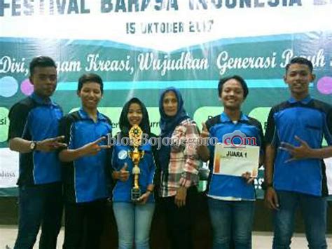 SMAI Temayang Juara 1 Lomba Musikalisasi Puisi UNESA