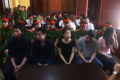 Hot girl Ngọc Miu mắt xích vụ ma túy khủng liên tục rơi nước mắt và lý giải về biệt danh trước tòa