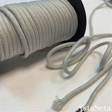 Шнур круглый светло-серый с люрексом