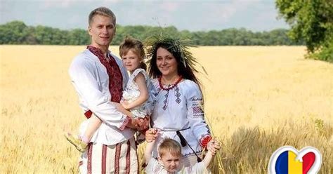 Pomul Vieții Frunza de Stejar pe Drapelul României Binecuvântarea Gay aka Un NU Hotărât