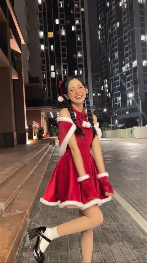 Hot girl làng game thi nhau đọ sắc trong trang phục Noel