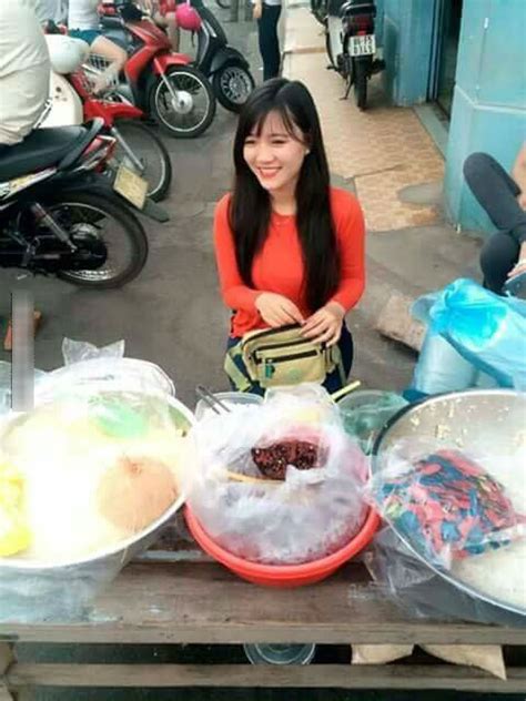 Bộ cô nàng bán hàng xinh đẹp như hot girl khiến cư dân mạng chao đảo