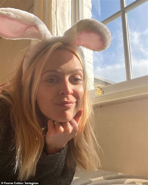 Lizzie Cundy Strips Down To A Tiny Bikini And Plays Around With Bunny Ear Filters Daily