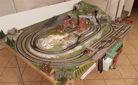 5 Marvelous N Scale Layouts 2x4 - Model Train Books