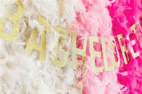 Brincadeiras de Chá de Lingerie 15 Ideias que Fazem Sucesso