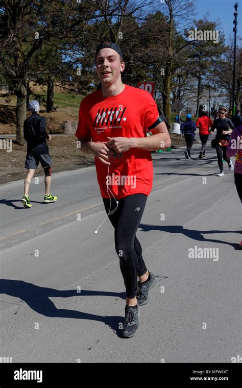 Devon Wilson Competing In The 2018 Scotiabank Montreal Half Marathon