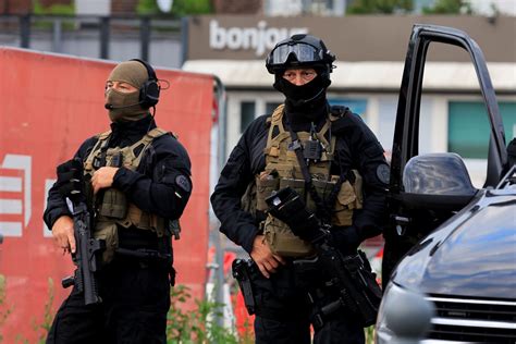 Hundreds Defy Paris Protest Ban A Week After Riots