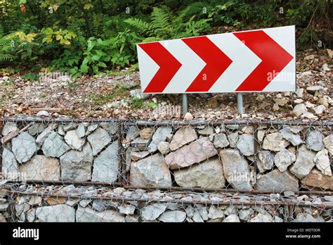 Freccia rossa immagini e fotografie stock ad alta risoluzione - Alamy