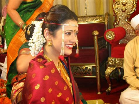 Marathi Film Actress Girija Oak Photos Wallpapers Images