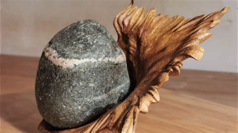 резной дуб с камнем - YouTube