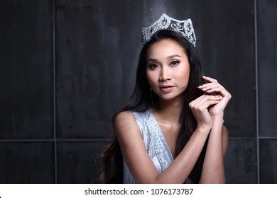 Portrait Beautiful Naked Woman Profile Standing Stock Photo 729619366 Shutterstock