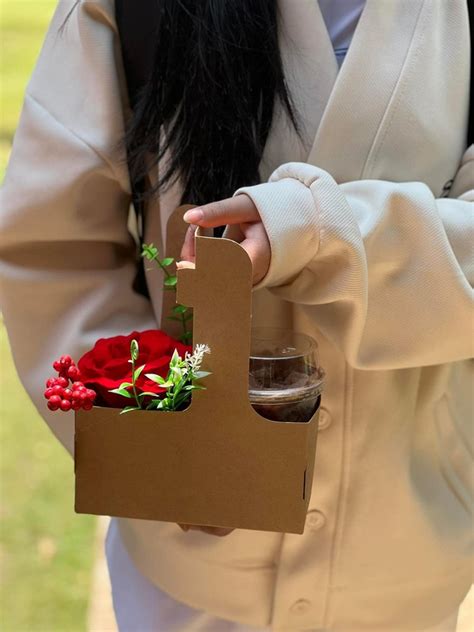 Không gì hot bằng set hoa nước dịp người bán được dịp hốt bạc vì đắt như tôm tươi