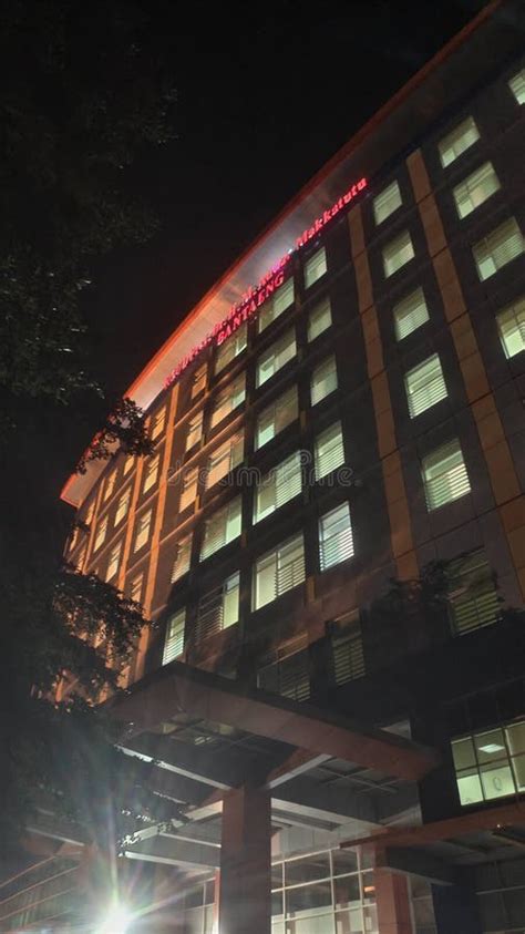 Hospital Building At Night Editorial Stock Image Image Of Doctor