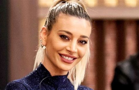 No Suelta El Verano Sol P Rez Apareci Bailando Con Una Microbikini Nude Desde Miami