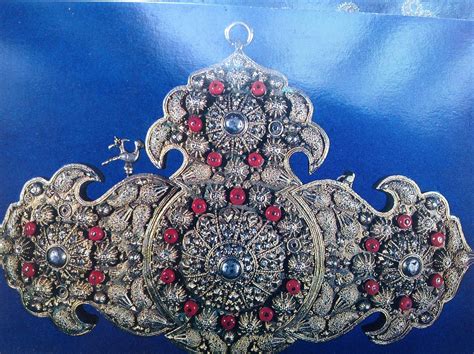 Pin su Armenian traditional costume