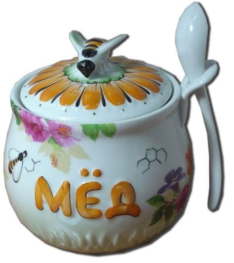 Фаянсовая посуда. Фаянс, керамическая посуда, фаянсовые изделия, тарелки.