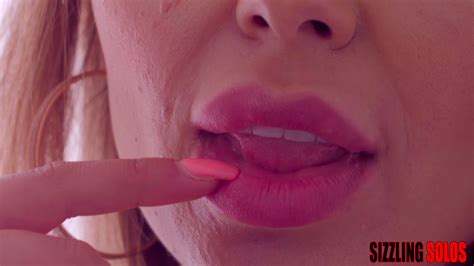 Sizzling Solo Lingerie Swing WMV