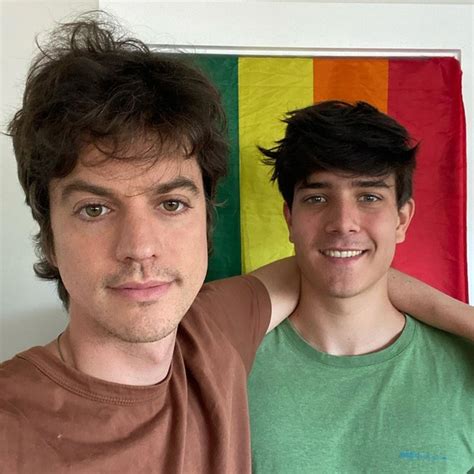 Irmão de Luciano Huck sobre Caetano Veloso Me ajudou a me aceitar como um homem gay Quem