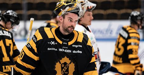 Ishockey Skellefteås målvakt Gustaf Lindvall kan missa resten av