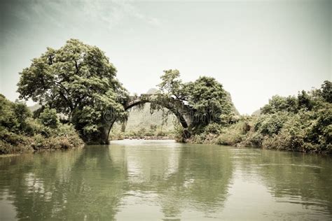 Old Stone Arch Bridge Stock Image Image Of Idyllic Destination 25355365