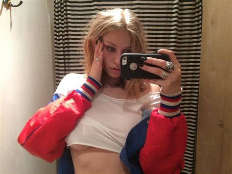 Under Boob Porn Pic