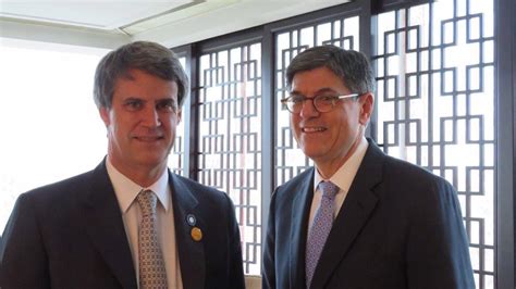 En China Alfonso Prat Gay se reunió con el secretario del Tesoro de los EEUU Infobae