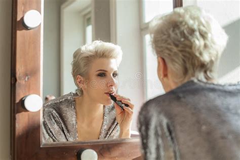1 052 Short Haired Blonde Woman Portrait Stock Photos Free Royalty Free Stock Photos From