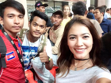 Hot girl làng võ Campuchia gây sốt với vẻ đẹp dữ dội nhưng không kém