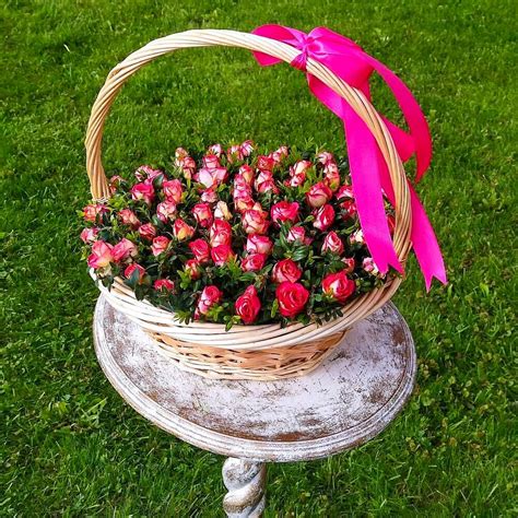 Кустовые розы в корзинке - заказать и купить за 8 890 ₽ с доставкой в ...