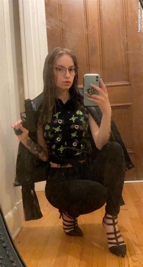 Violets Cabaret Caffeinatedbat Nude OnlyFans Leaks Fappening FappeningBook