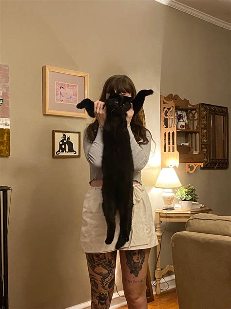 She Shows Off Her Huge Pussy Right In The Living Room R GirlsWithHugePussies