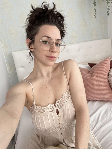 Fionafeetsies690 AKA Mamafiona Amateur Set MIX Curly Hair Glasses Porn Pic