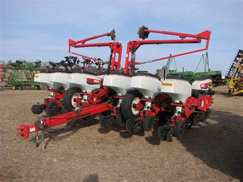 2008 White 8200 Planter 33500 Machinery Pete