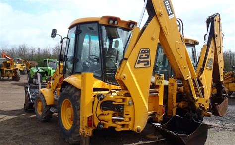 Аренда экскаватора-погрузчика JCB 3CX - БауАрендаБай