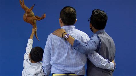 Pareja Gay Adopta A Ni O De Seis A Os En Morelos