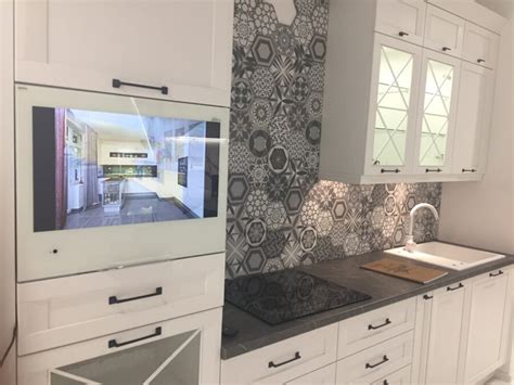 Варианты размещения телевизора на кухне: на стене на кронштейне ...