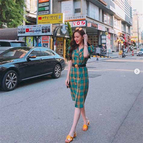 Hot girl Việt xuống phố với phong cách gì trong tuần qua Báo Dân trí