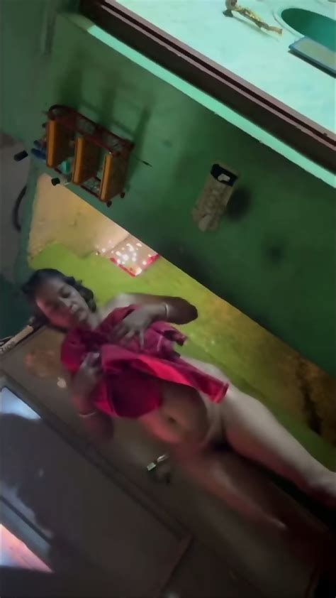 Mature Mom After Bath Naked Show Before Dressing