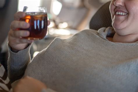 Passenger Pulled Off Of Plane For Having Too Much To Drink Offers Cops Sex To Avoid Arrest Outkick