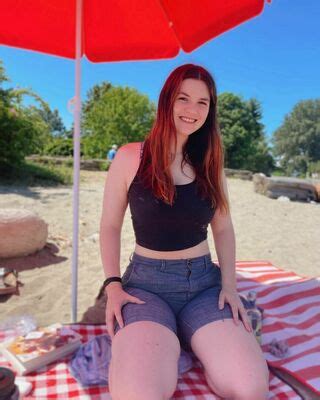 Sarah Z Nude OnlyFans NudoStar TV