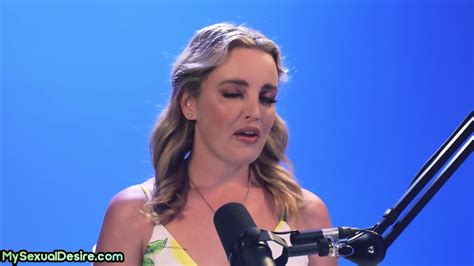 Solo Masturbating Slut Enjoy Fingering Her Wet Shaven Pussy