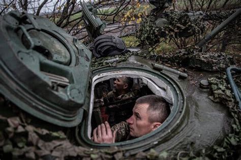 Tanks Alone Won’t Turn the Tide of the War in Ukraine - The New York Times