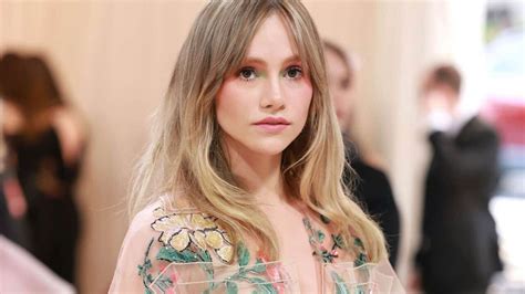 Is Suki Waterhouse Pregnant 2023 Age Career Net Worth