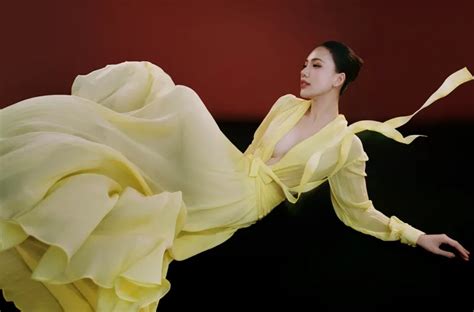 Nh Hoa H U B I Qu Nh Hoa Bikini C C K G I C M Cu N H T